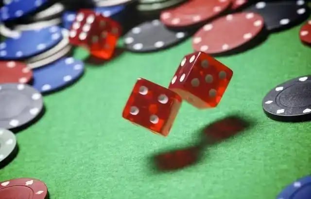 wing138 mobile platform showing live dealer table, sportsbook odds, and account dashboard